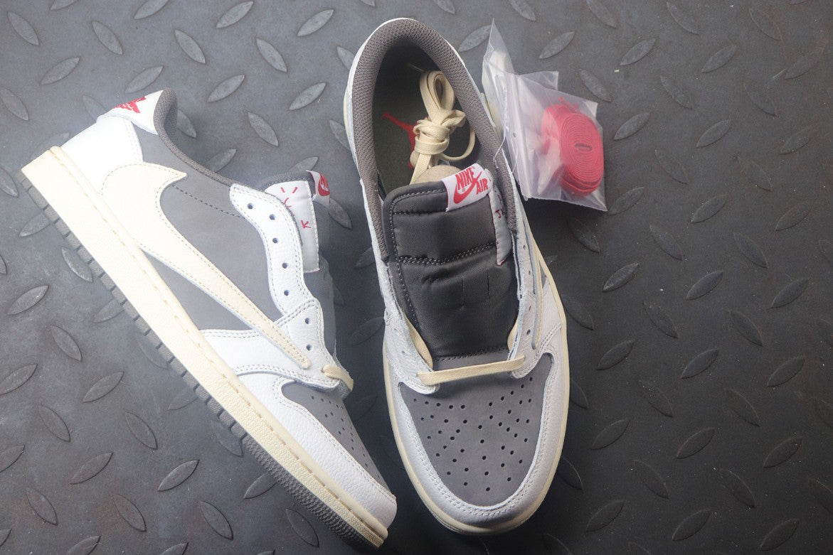 나이키 에어조던1 로우 트래비스 스캇 DM7866-162