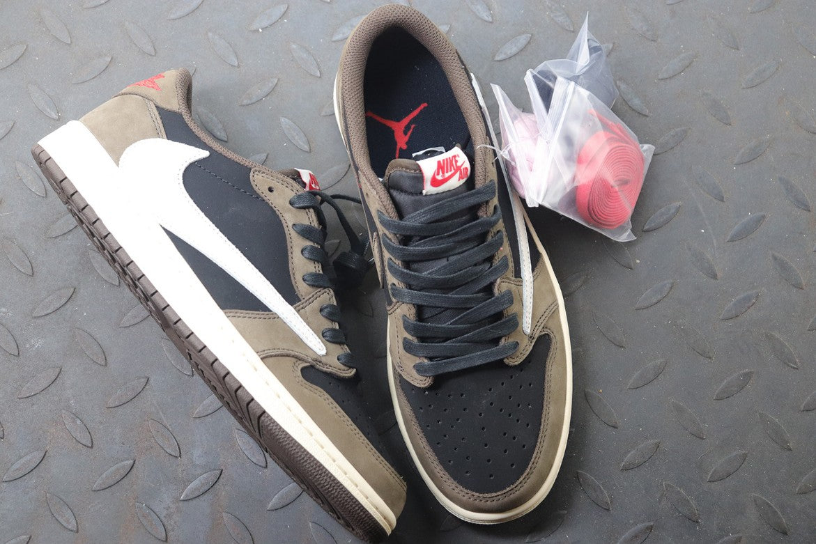 나이키 에어조던1 X 트래비스 스캇 로우 CQ4277-001