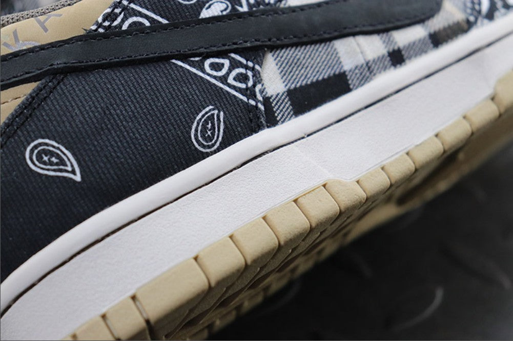 나이키SB x 트래비스 스캇 덩크로우 CT5053-001