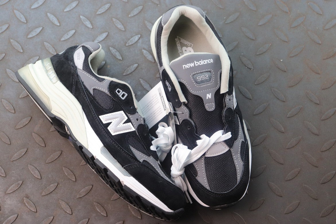 뉴발란스 992 블랙 그레이 M992EB