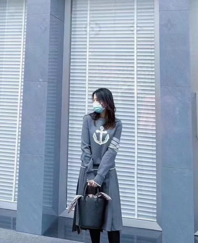 톰브라운 사선 앵커 자카드 크루넥 풀오버 니트