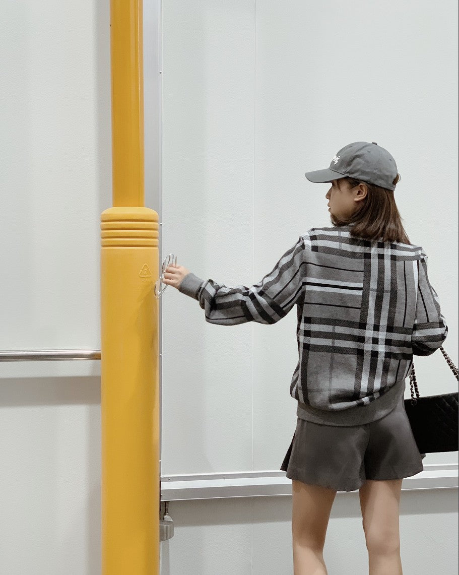 버버리 그레이 자카드 니트