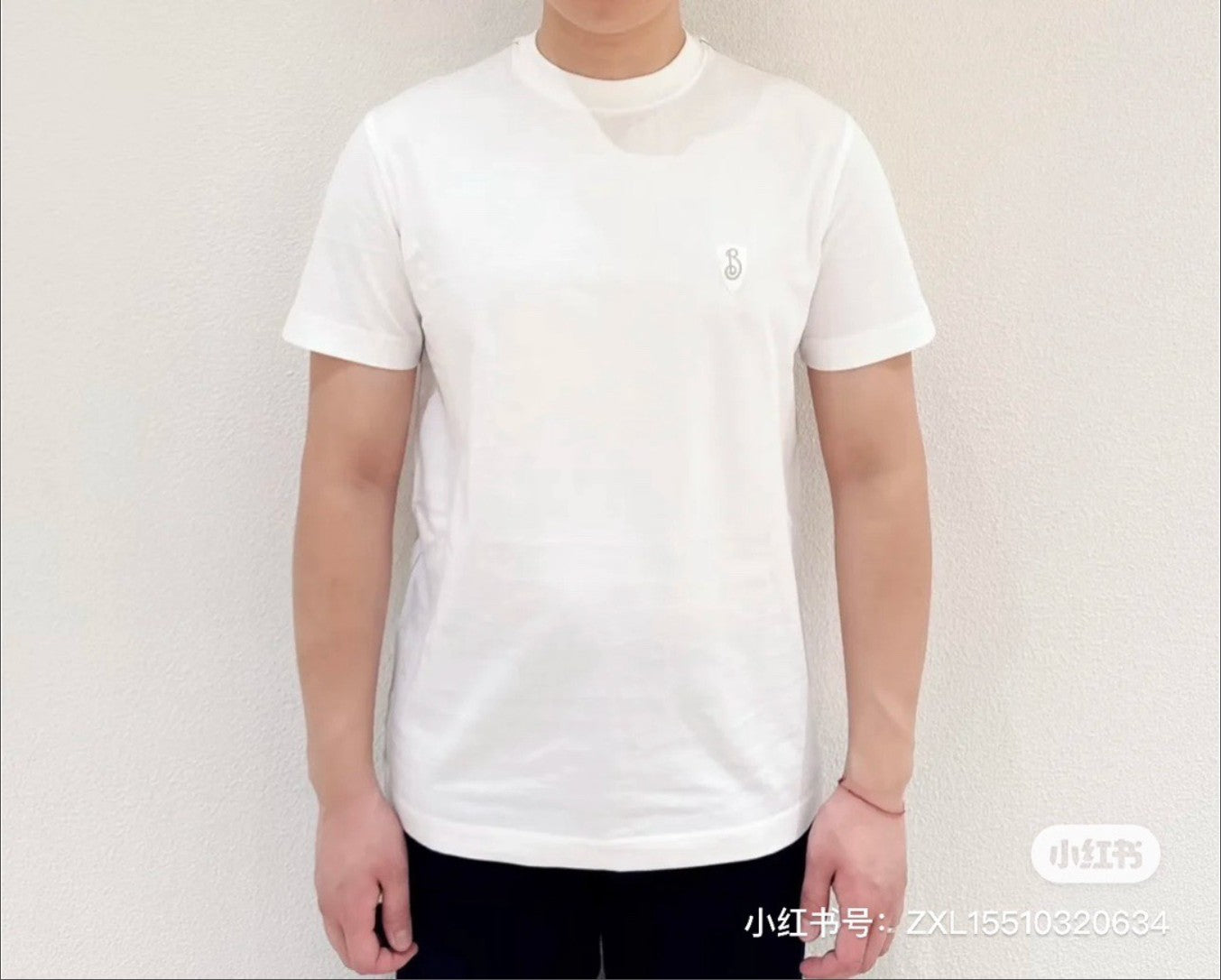 버버리 자수 로고 사이드 스티치 반팔티