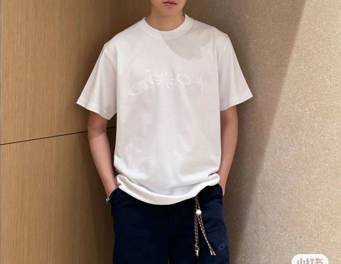 디올 자수 로고 반팔티