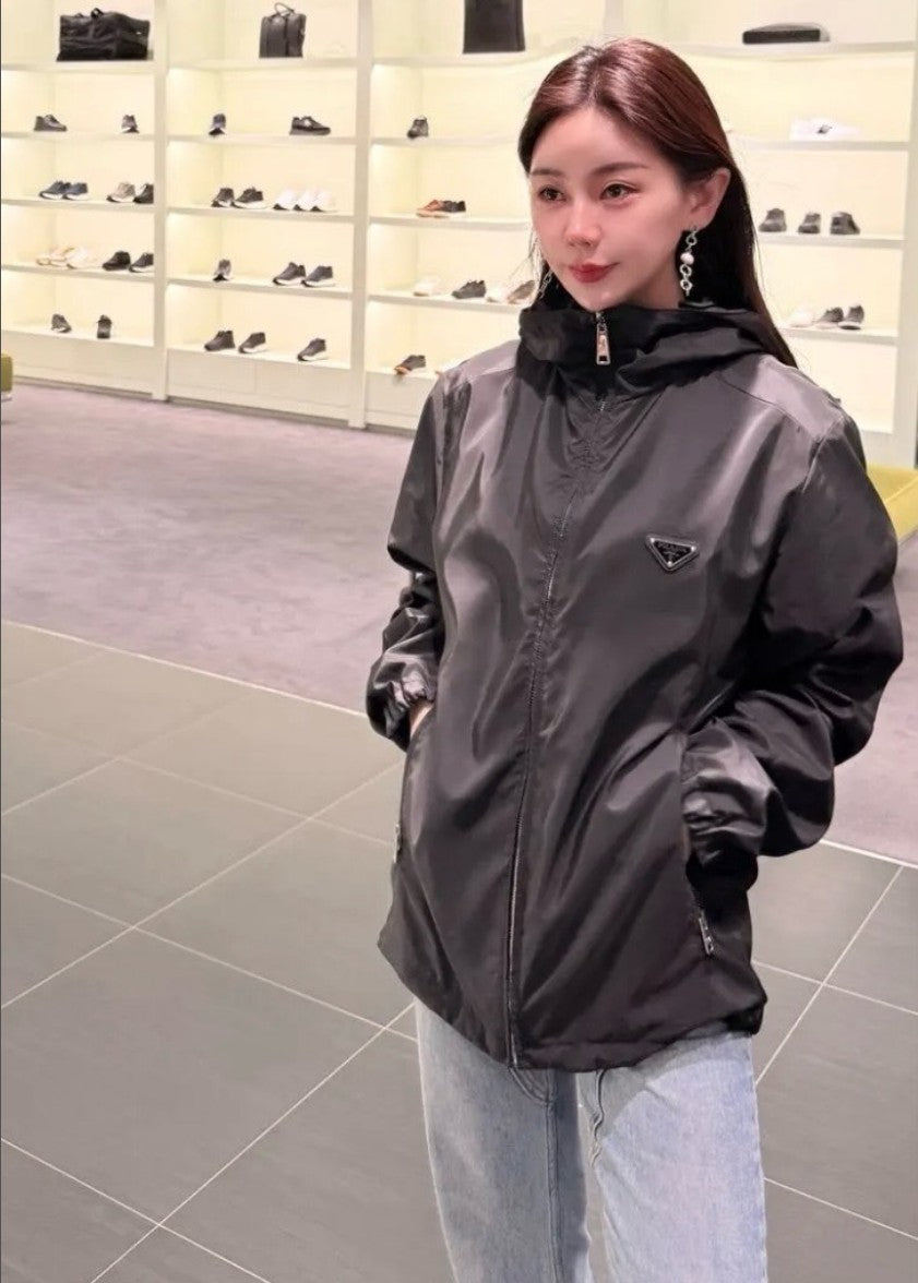 프라다 삼각 로고 후드 집업 자켓