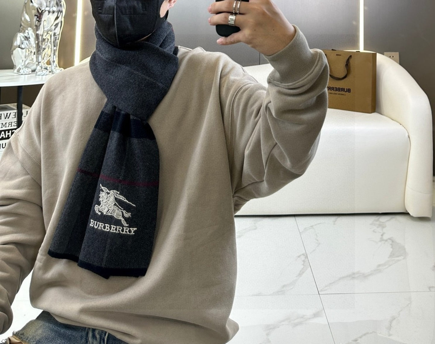 버버리 체크 자수 로고 머플러