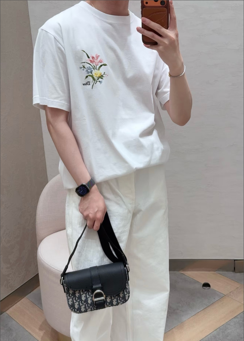디올 플라워 자수 로고 반팔티