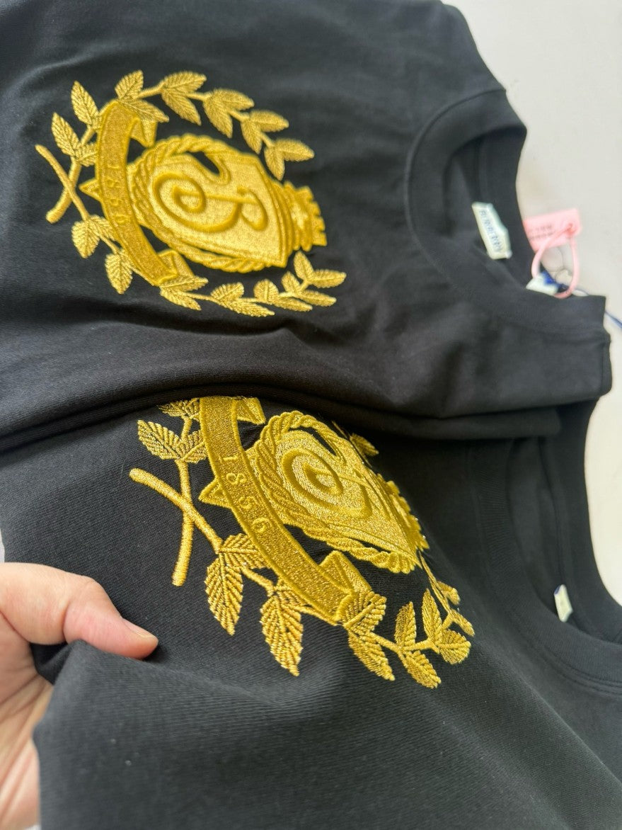 버버리 골드 자수 로고 반팔티