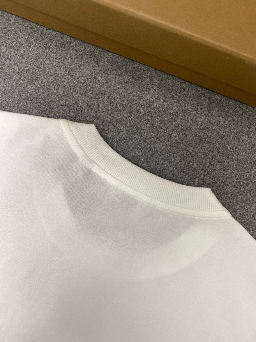 버버리 가슴 레터링 로고 반팔티