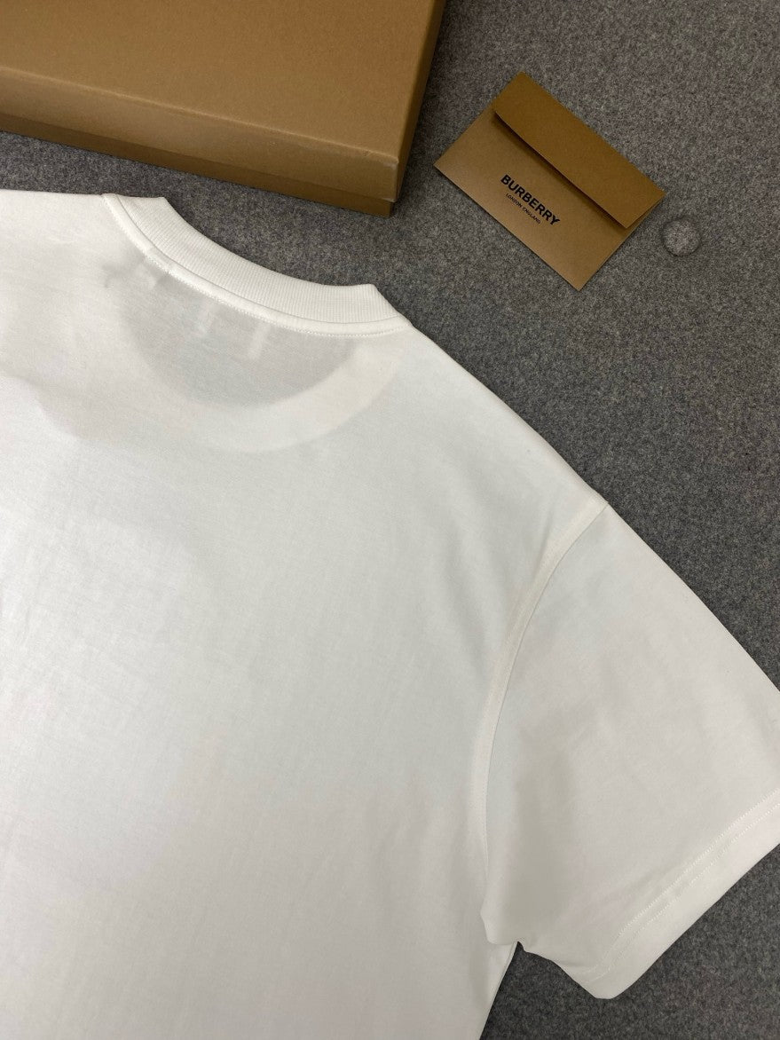 버버리 가슴 레터링 로고 반팔티
