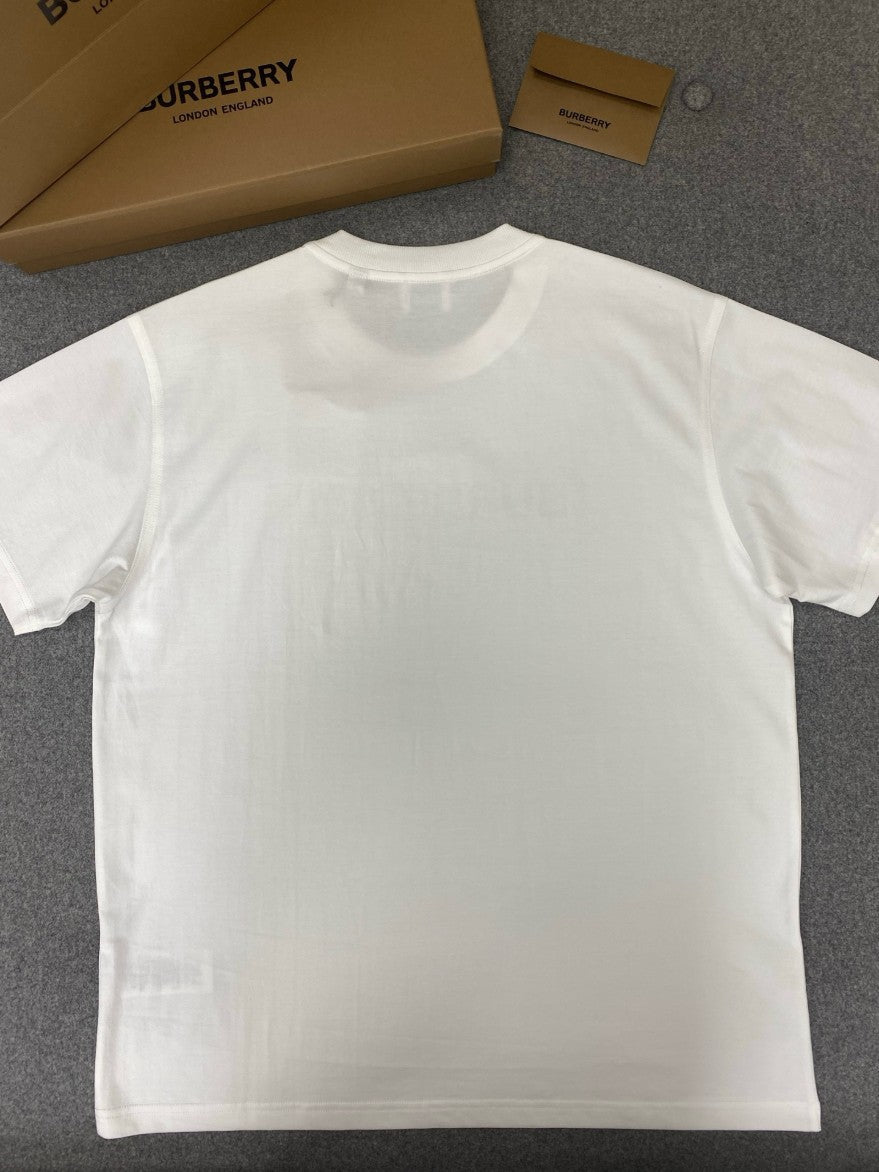 버버리 가슴 레터링 로고 반팔티