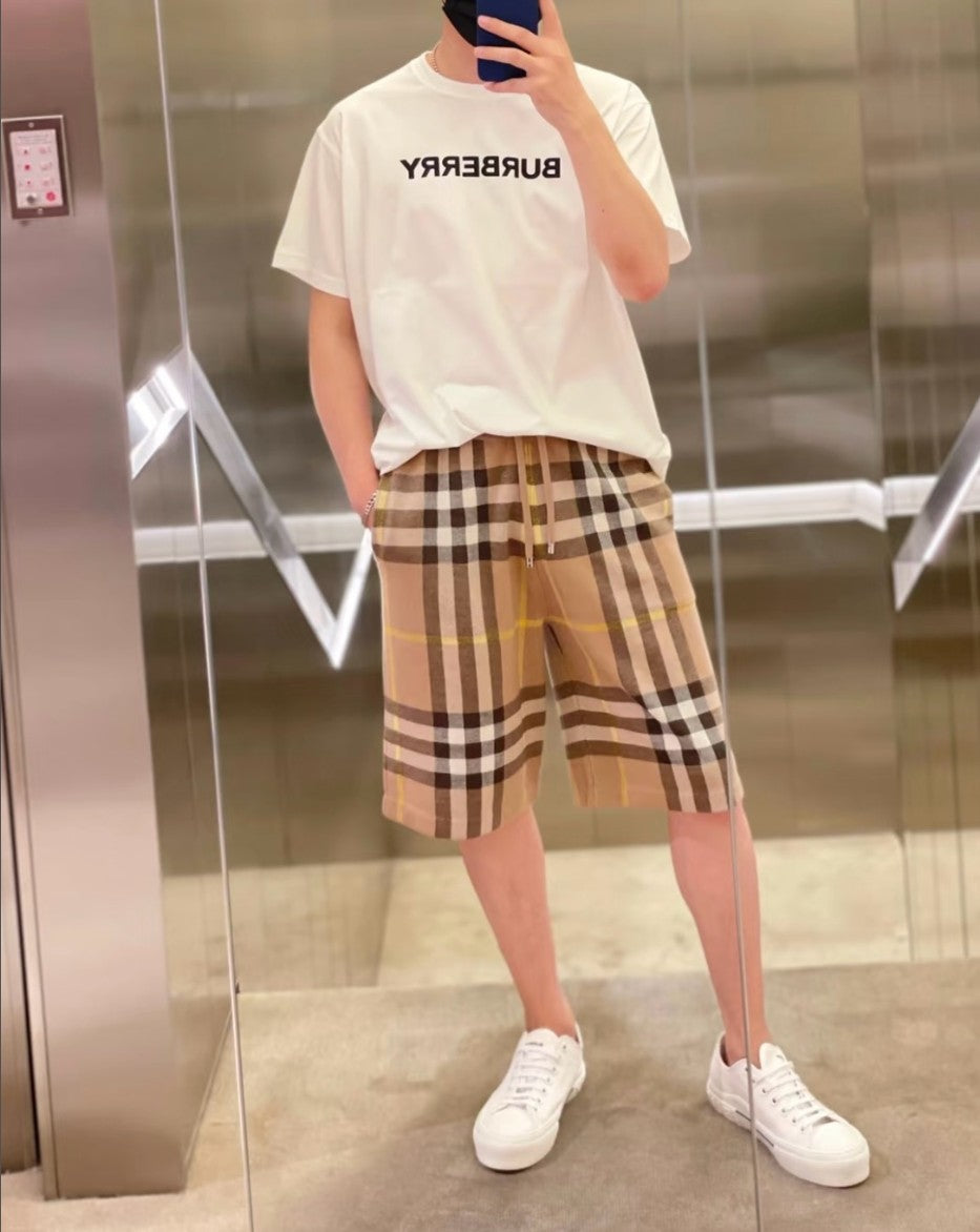 버버리 가슴 레터링 로고 반팔티