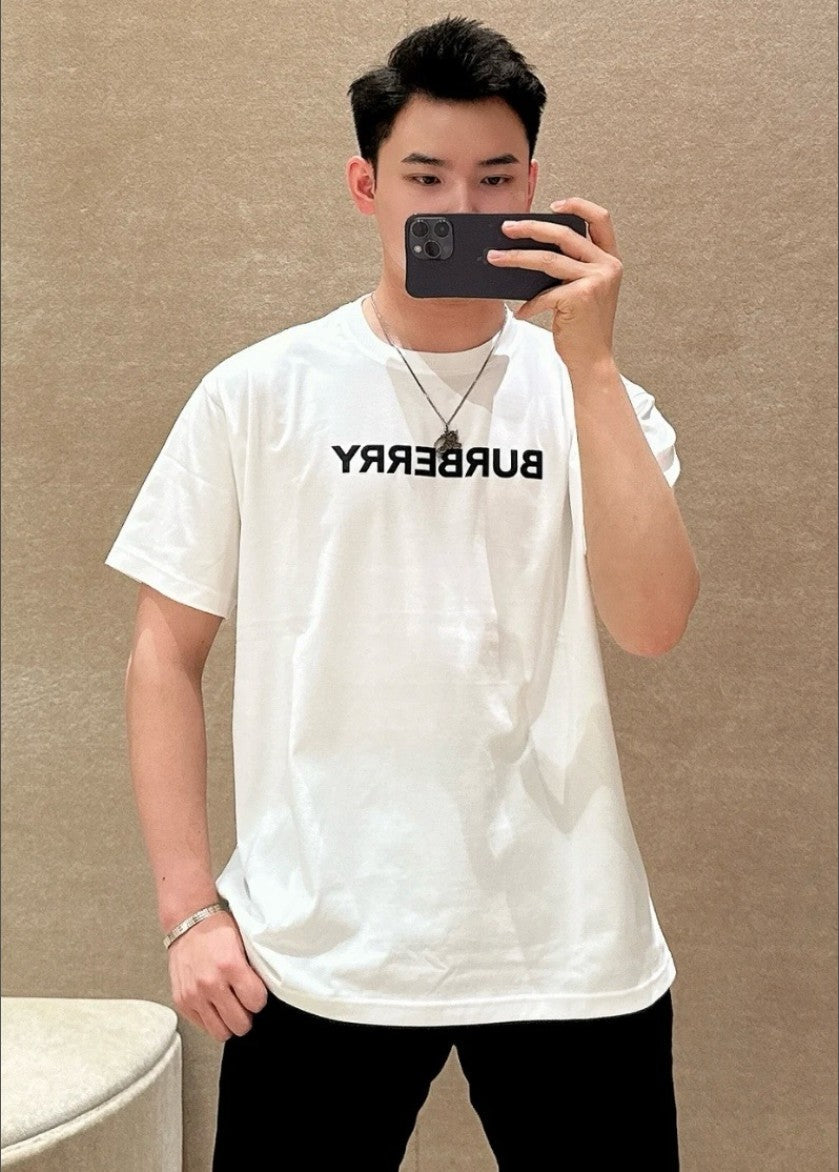 버버리 가슴 레터링 로고 반팔티