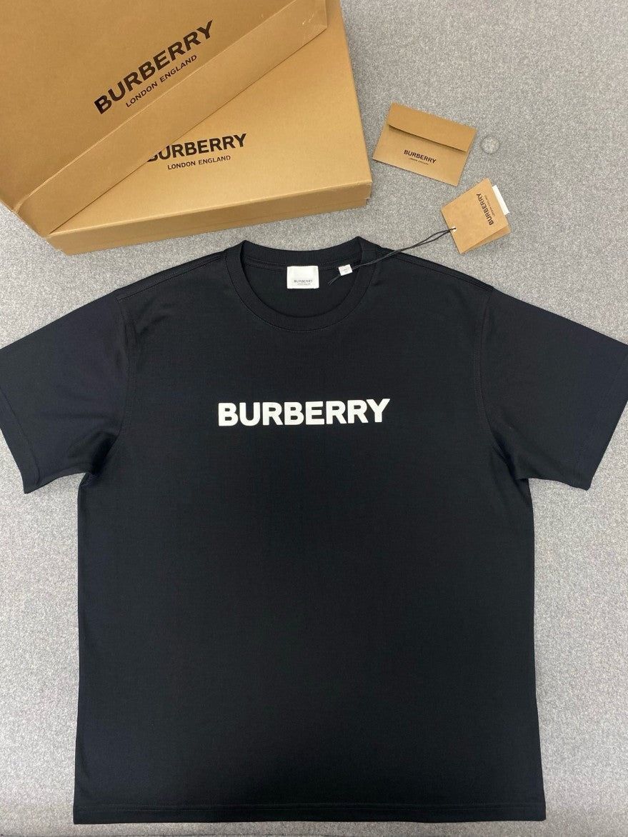 버버리 가슴 레터링 로고 반팔티