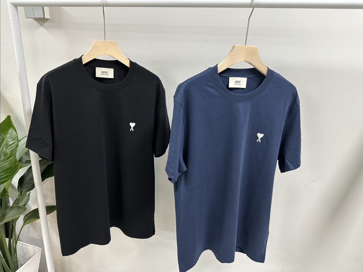 아미 화이트 로고 반팔티