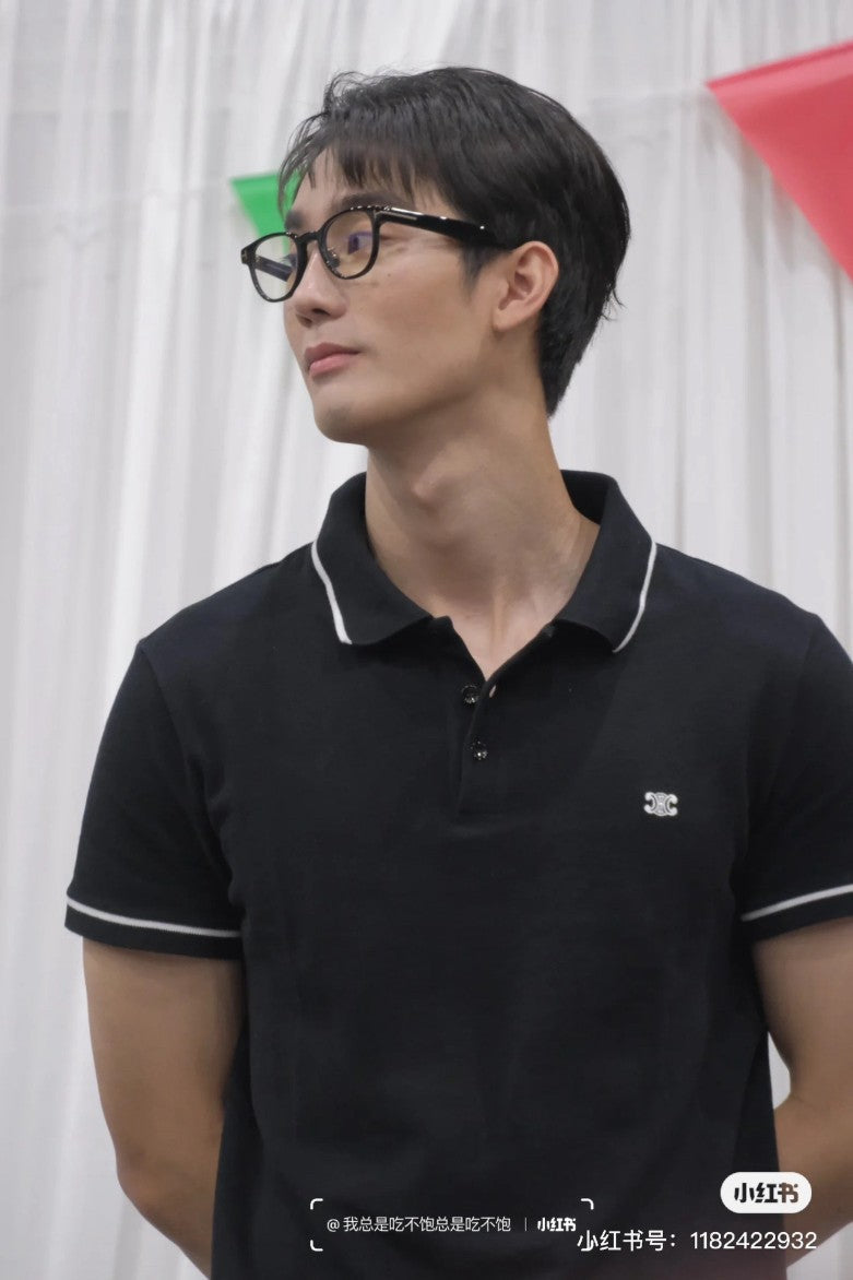 셀린느 자수 로고 카라 반팔티