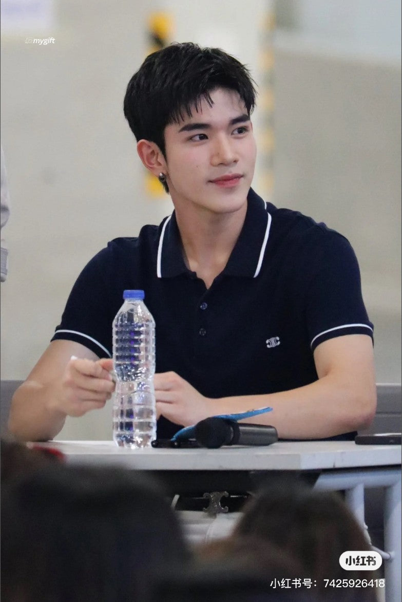 셀린느 자수 로고 카라 반팔티