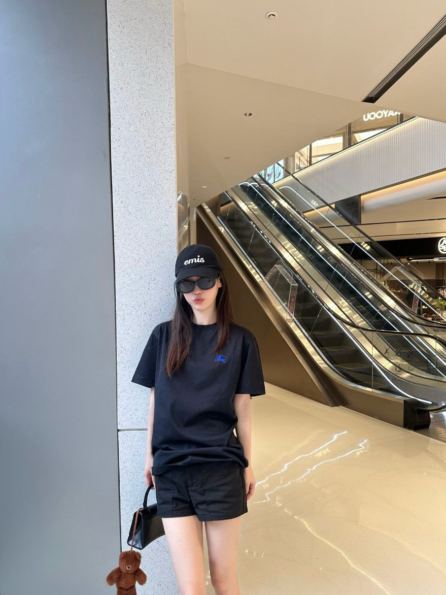 버버리 블루 자수 로고 반팔티