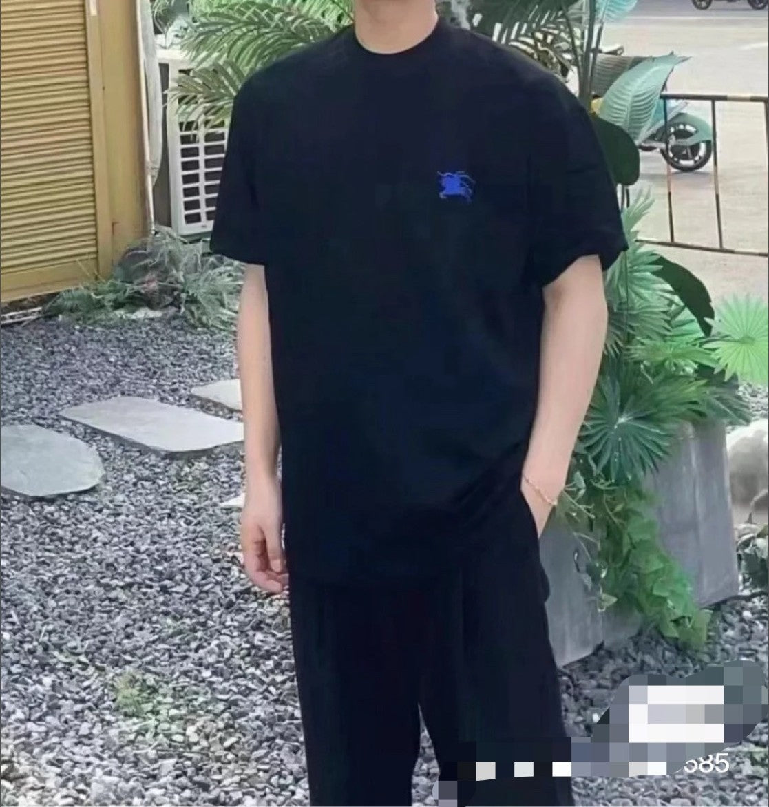 버버리 블루 자수 로고 반팔티