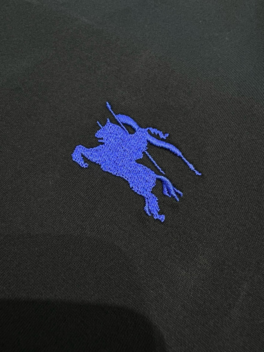 버버리 블루 자수 로고 반팔티