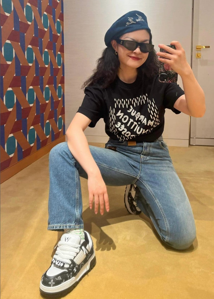 루이비통 pearl 로고 반팔티