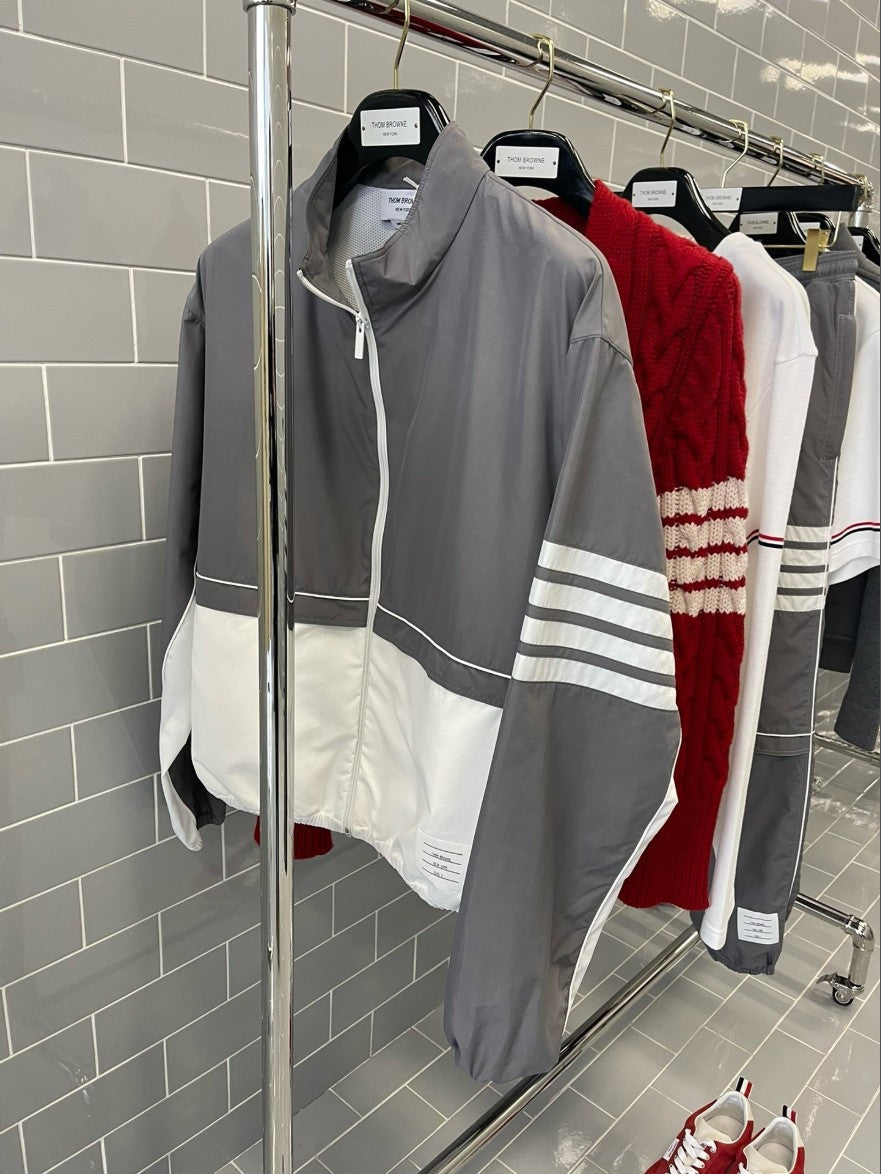 톰브라운 배색 투톤 바람막이 집업