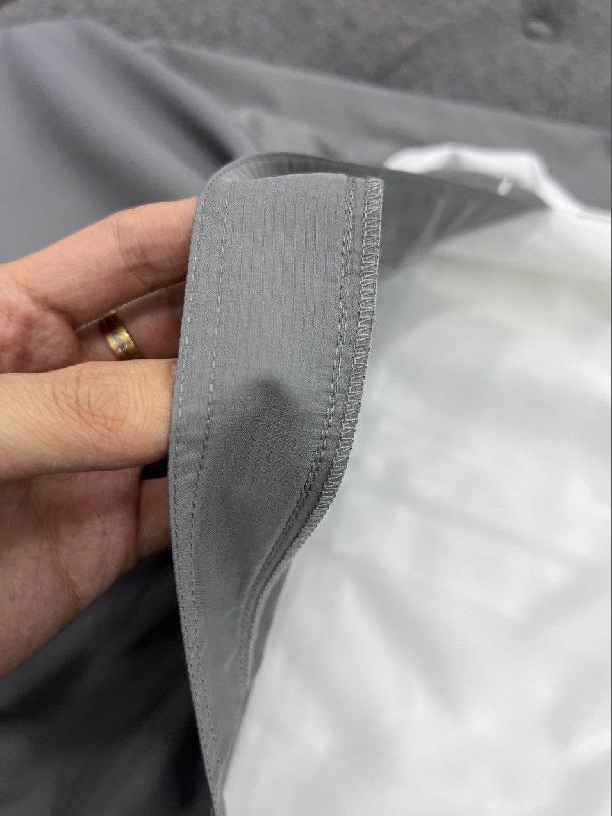 톰브라운 배색 투톤 바람막이 집업