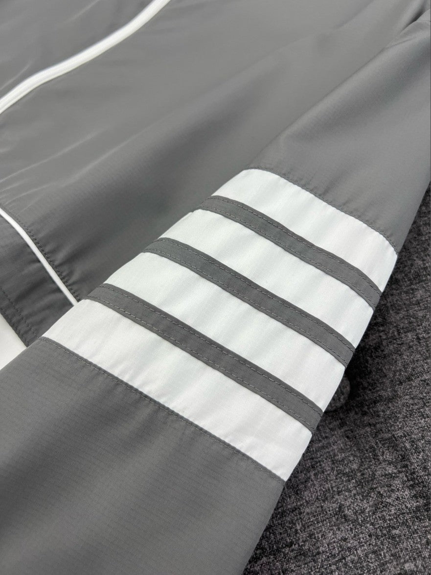 톰브라운 배색 투톤 바람막이 집업