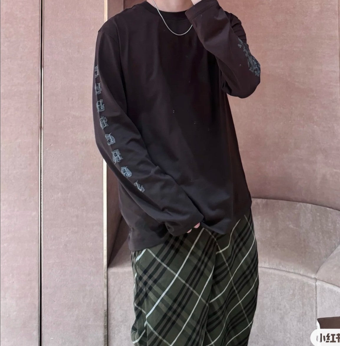 버버리 소매 프린트 로고 긴팔티