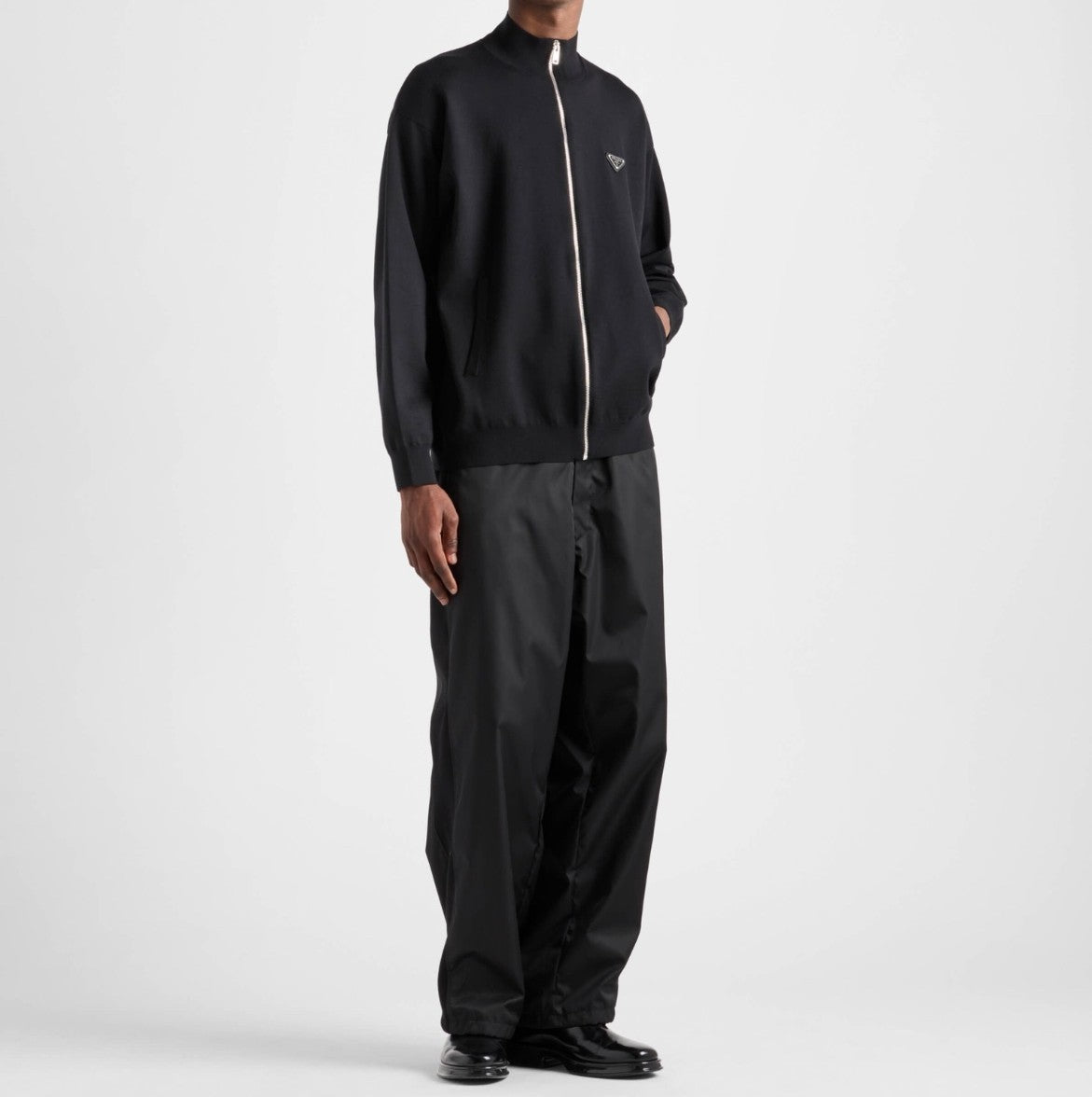 프라다 삼각 로고 울 집업 자켓