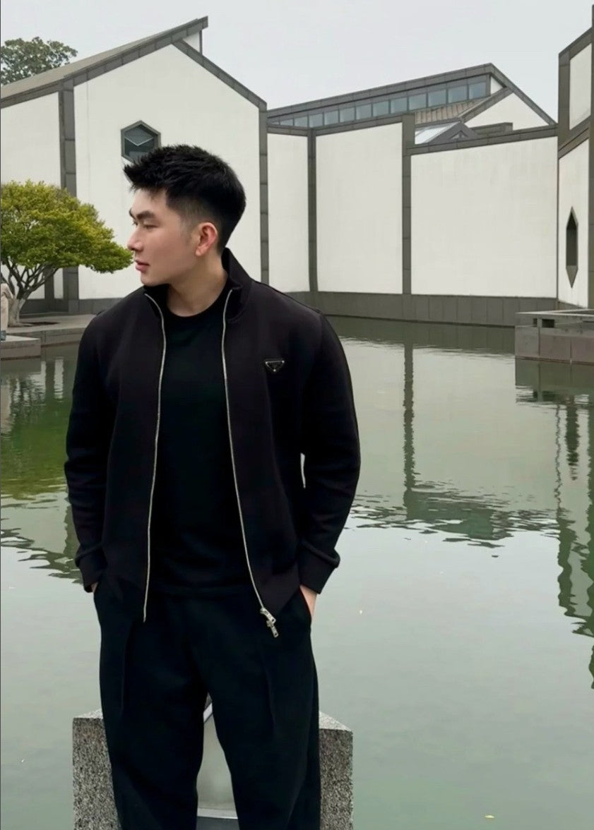 프라다 삼각 로고 울 집업 자켓