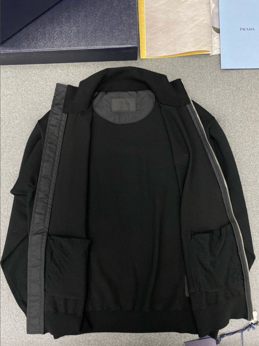 프라다 삼각 로고 울 집업 자켓