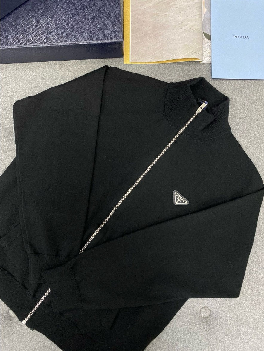 프라다 삼각 로고 울 집업 자켓
