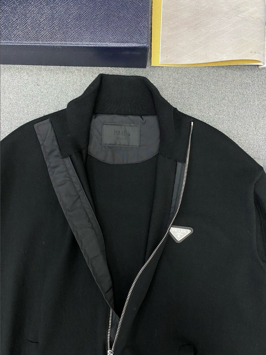 프라다 삼각 로고 울 집업 자켓