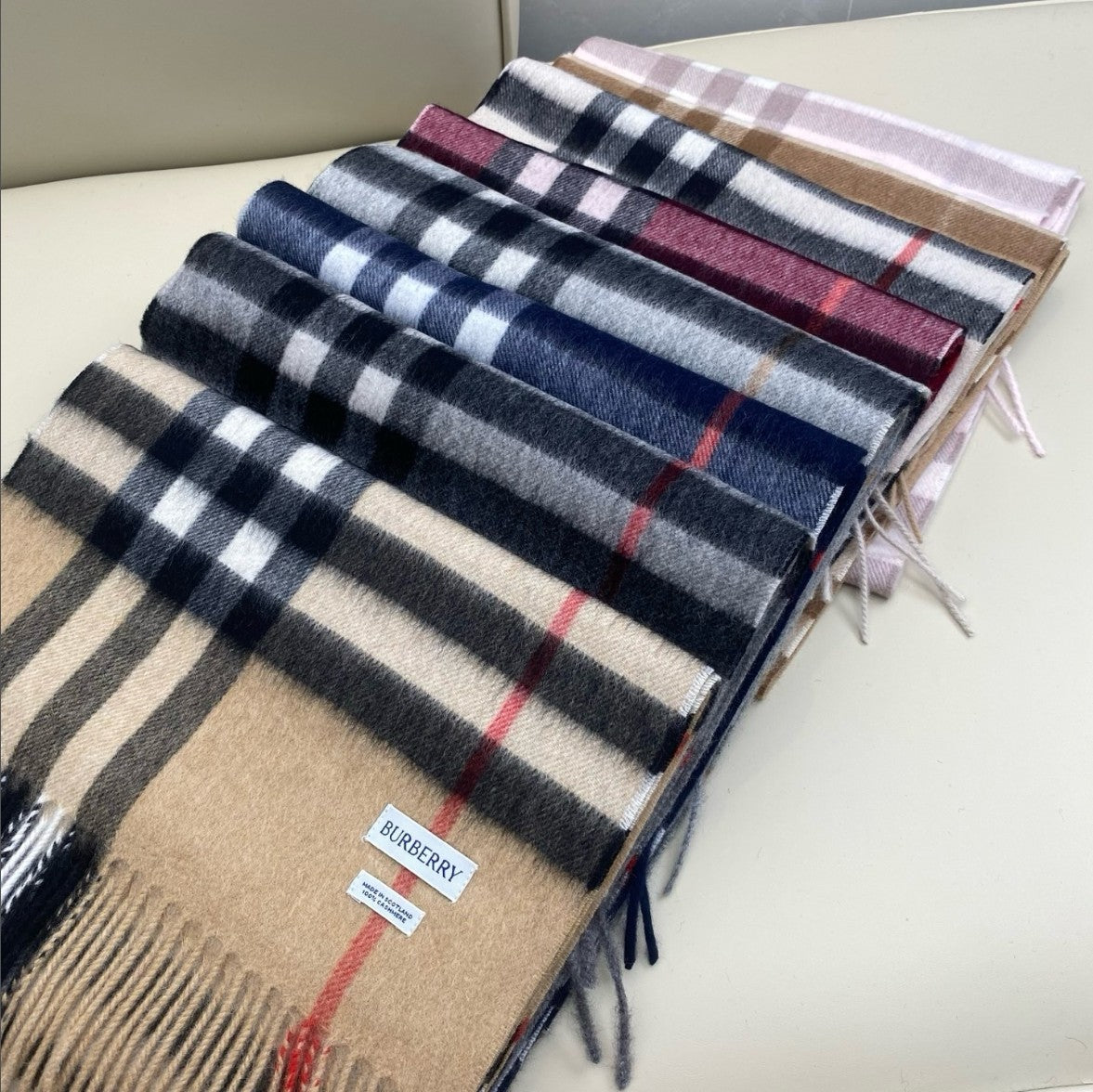 버버리 클래식 체크 캐시미어 머플러