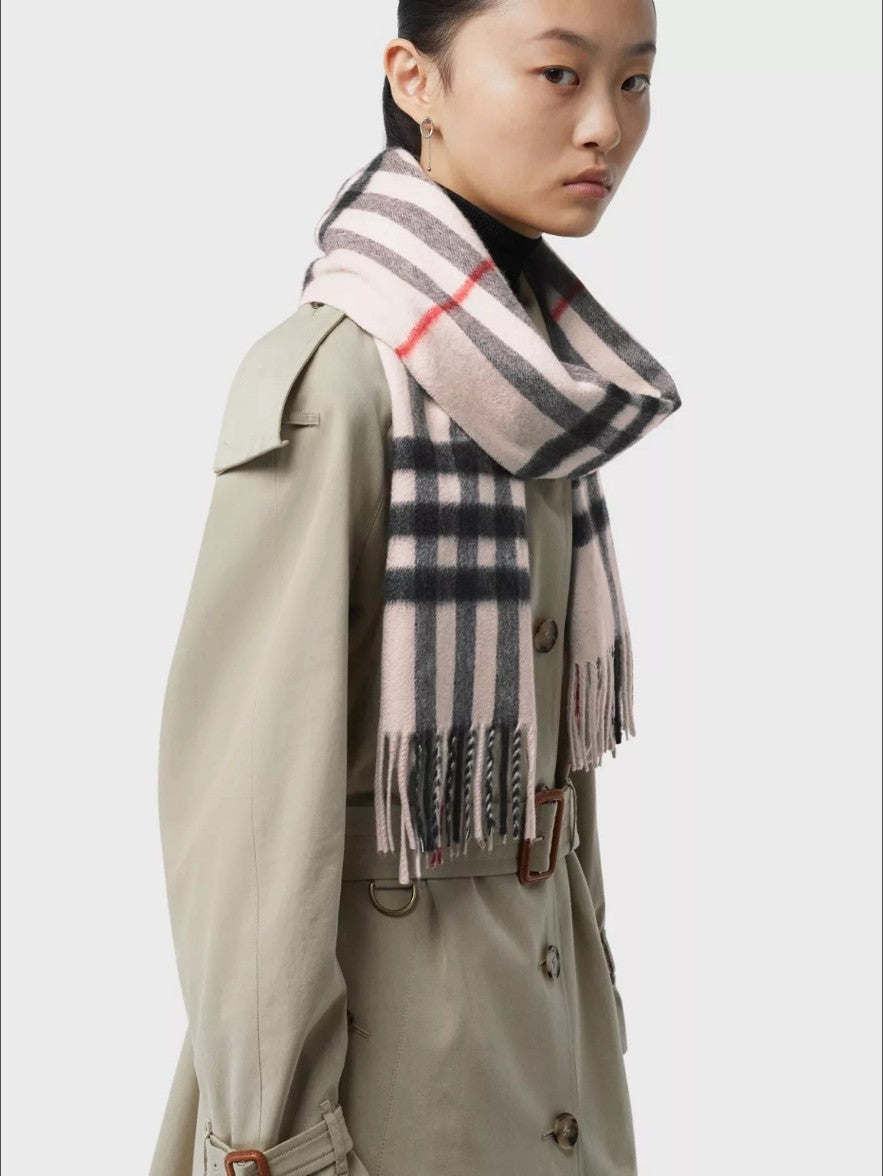 버버리 클래식 체크 캐시미어 머플러
