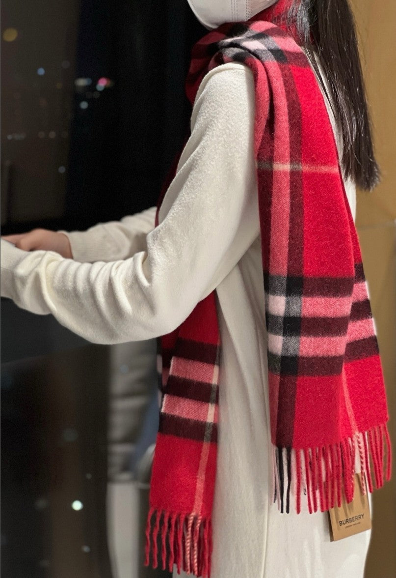 버버리 클래식 체크 캐시미어 머플러