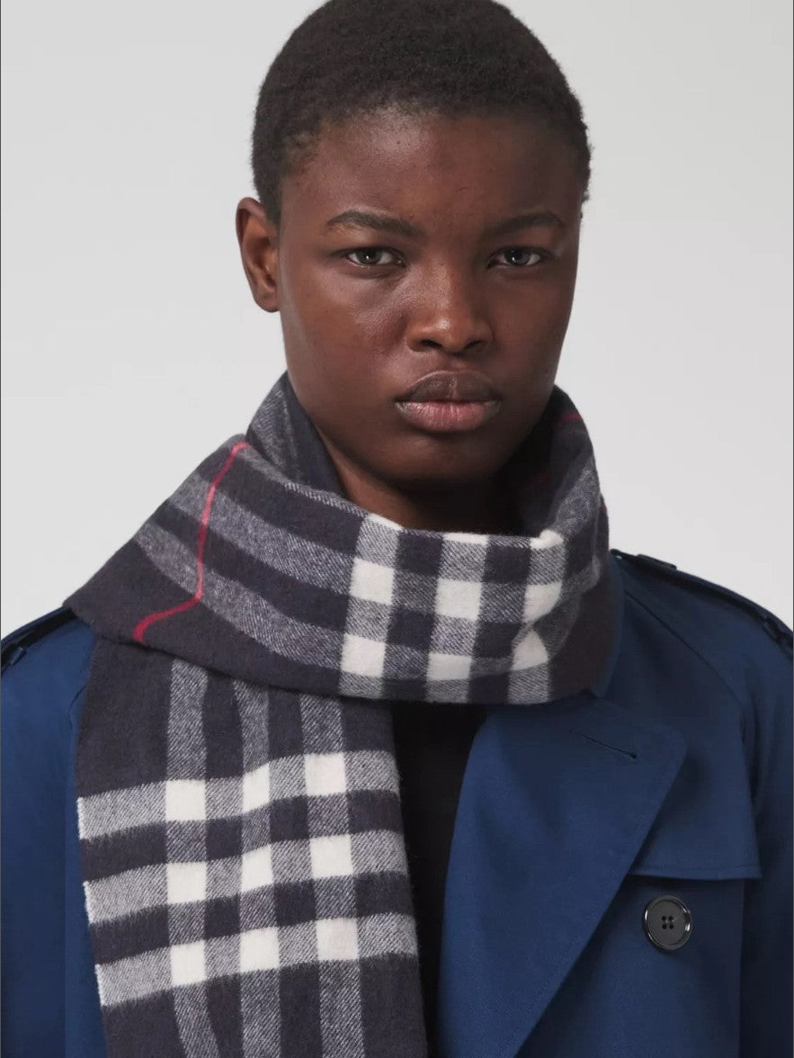 버버리 클래식 체크 캐시미어 머플러