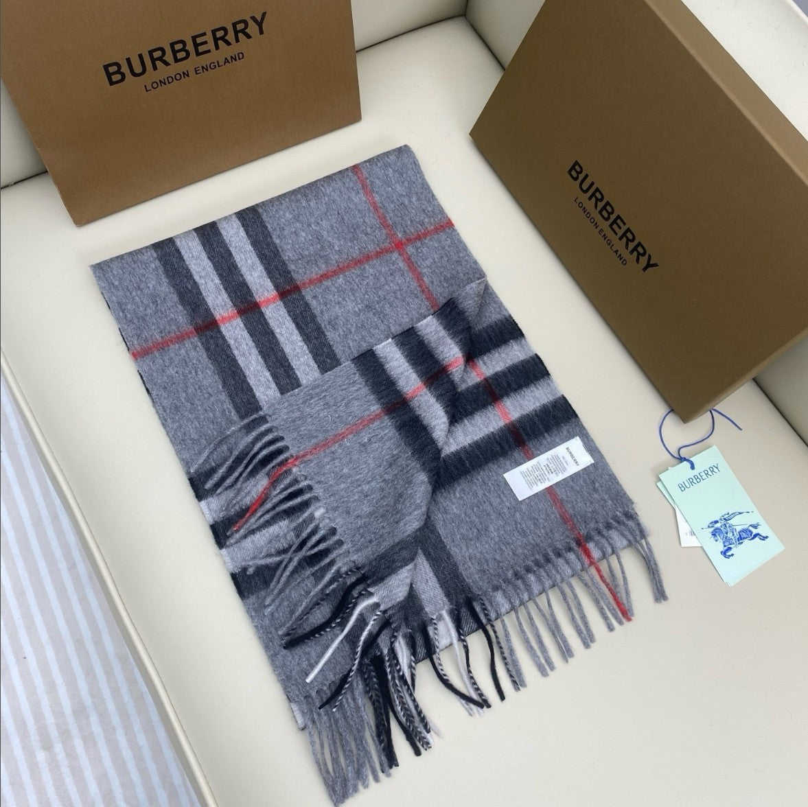 버버리 클래식 체크 캐시미어 머플러