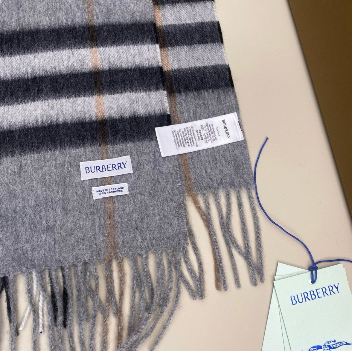 버버리 클래식 체크 캐시미어 머플러