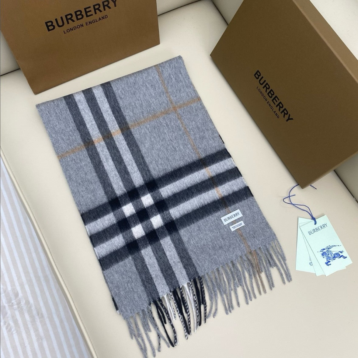 버버리 클래식 체크 캐시미어 머플러