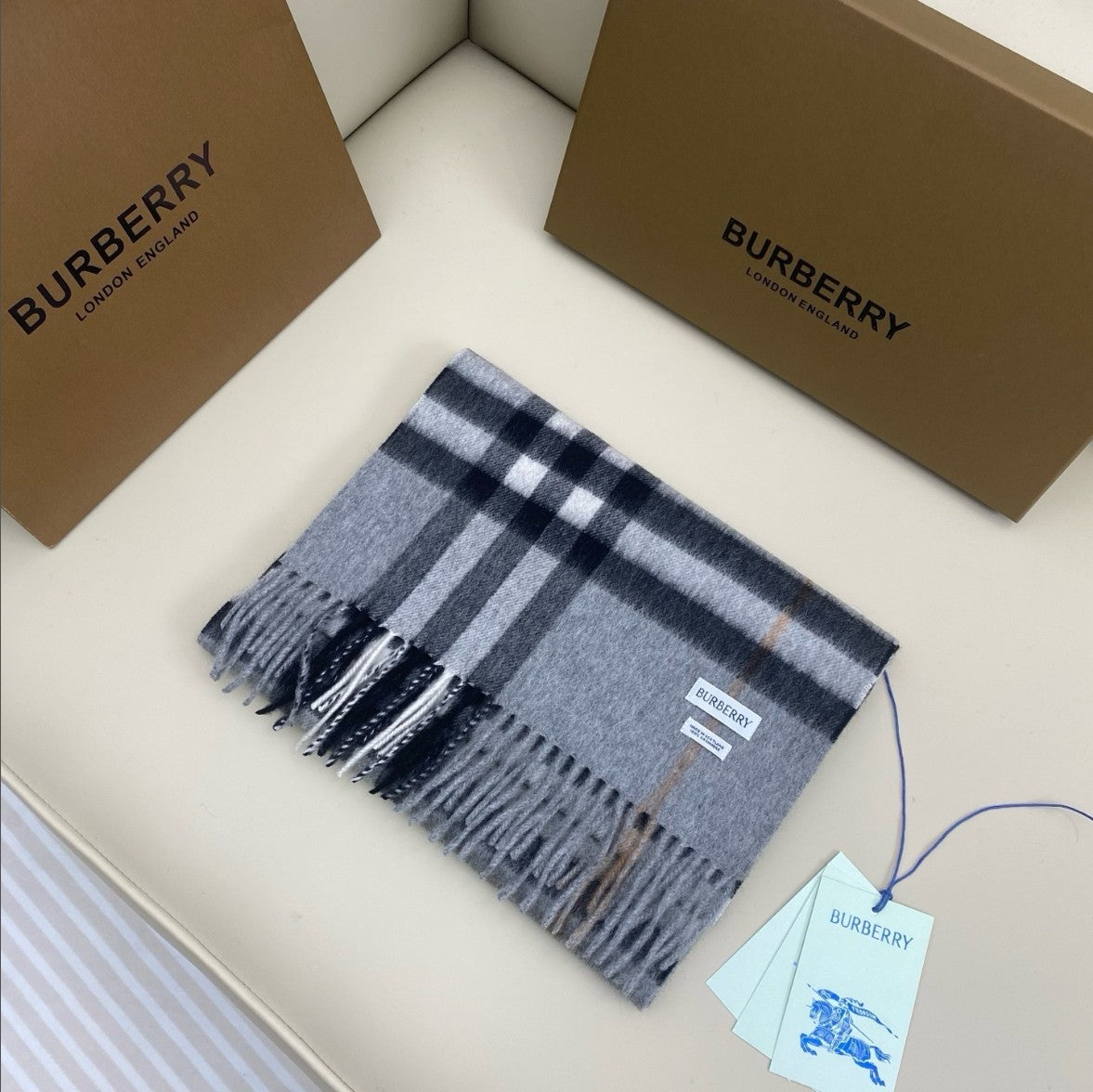 버버리 클래식 체크 캐시미어 머플러