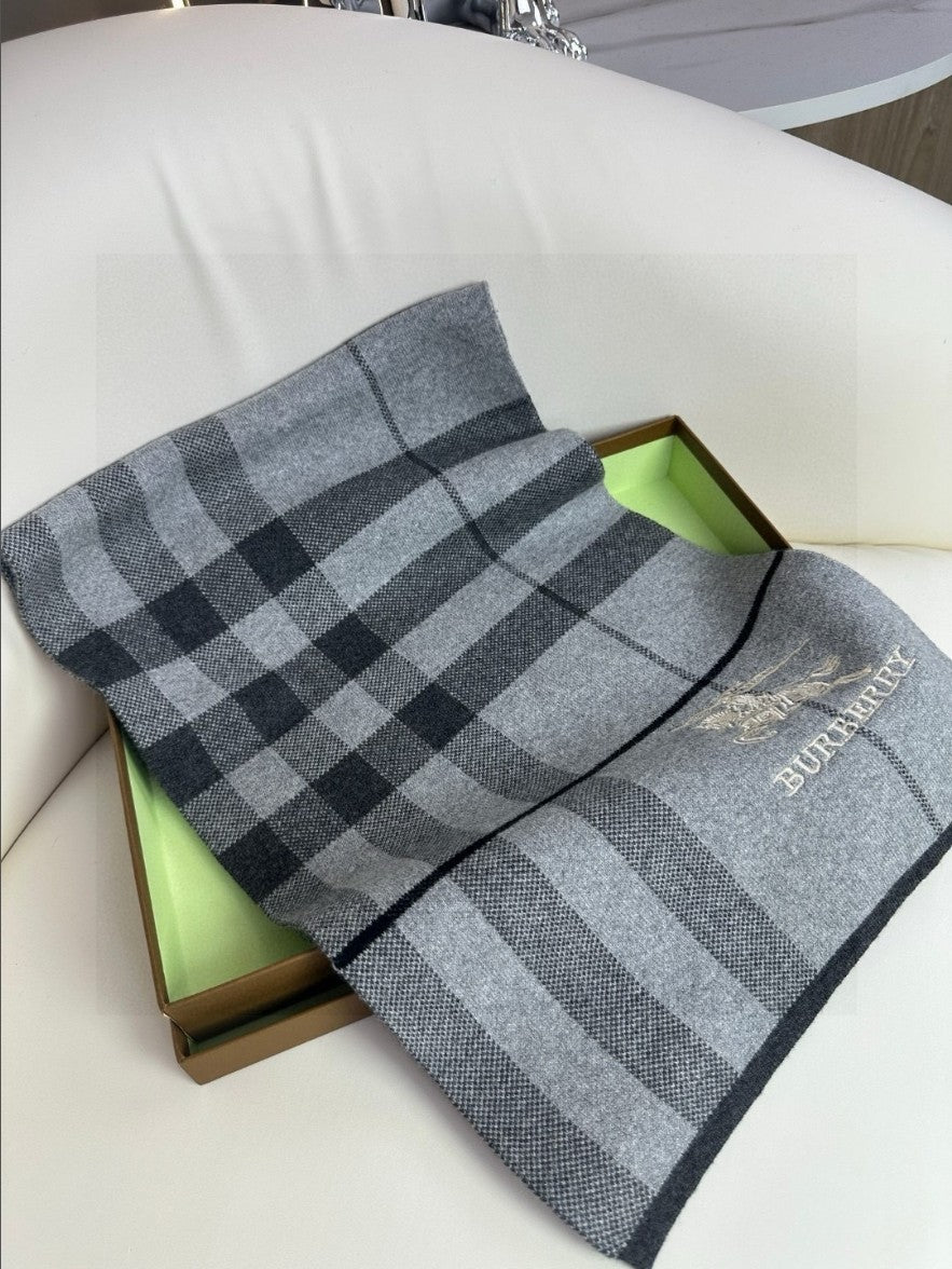 버버리 체크 자수 로고 머플러