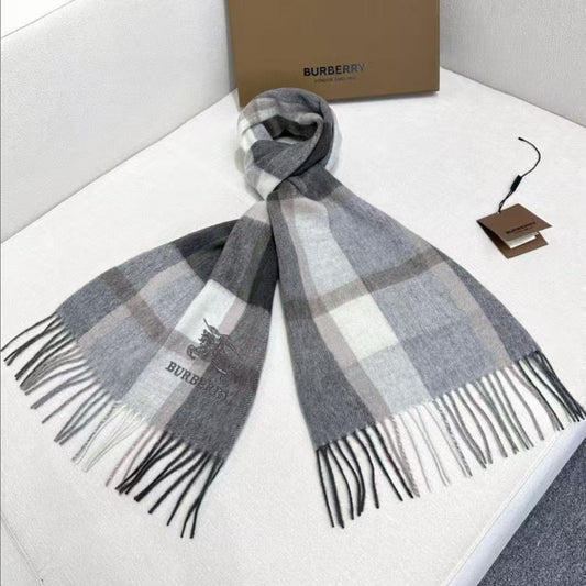 버버리 자수 로고 체크 머플러