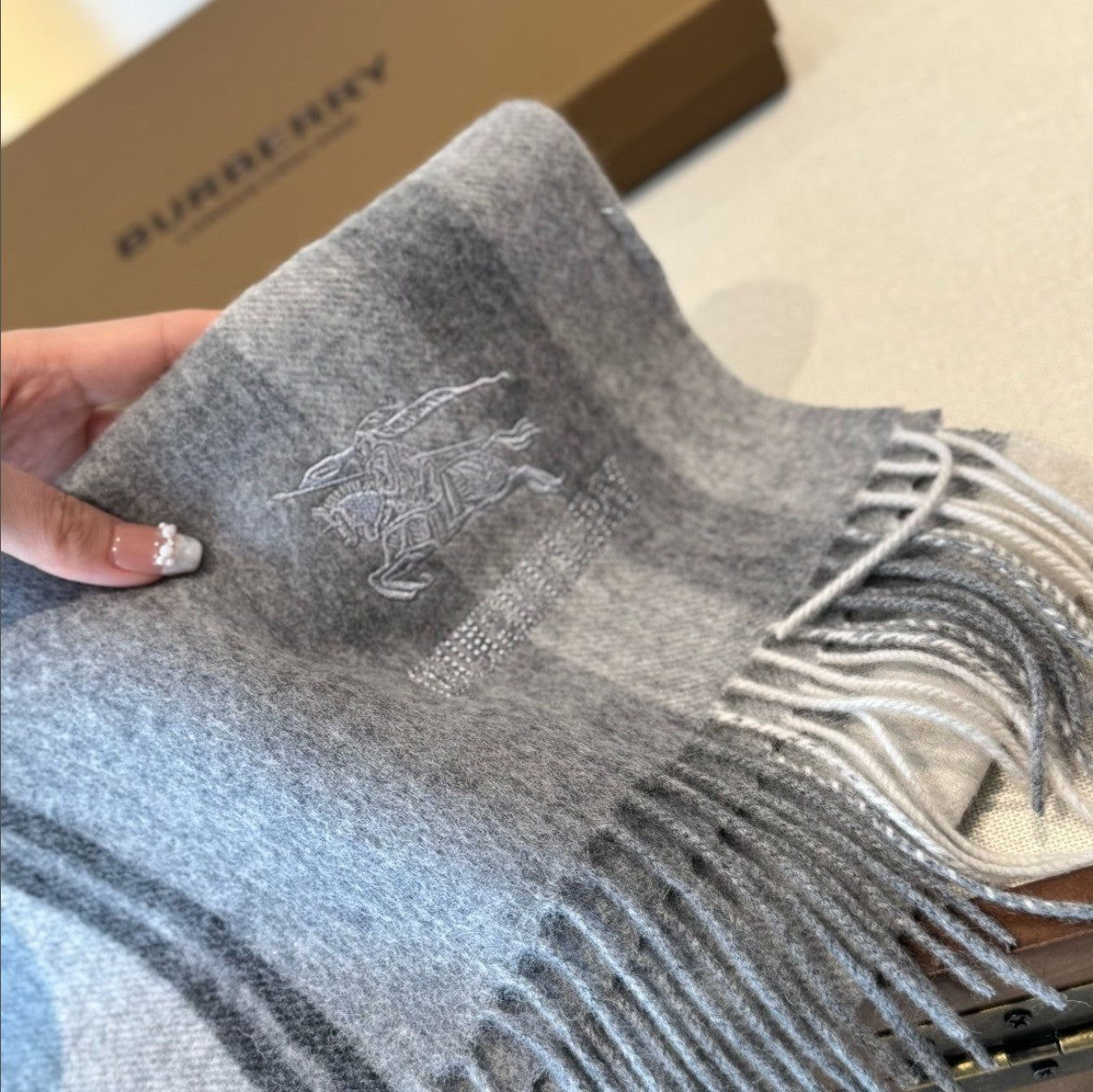 버버리 캐시미어 체크 머플러