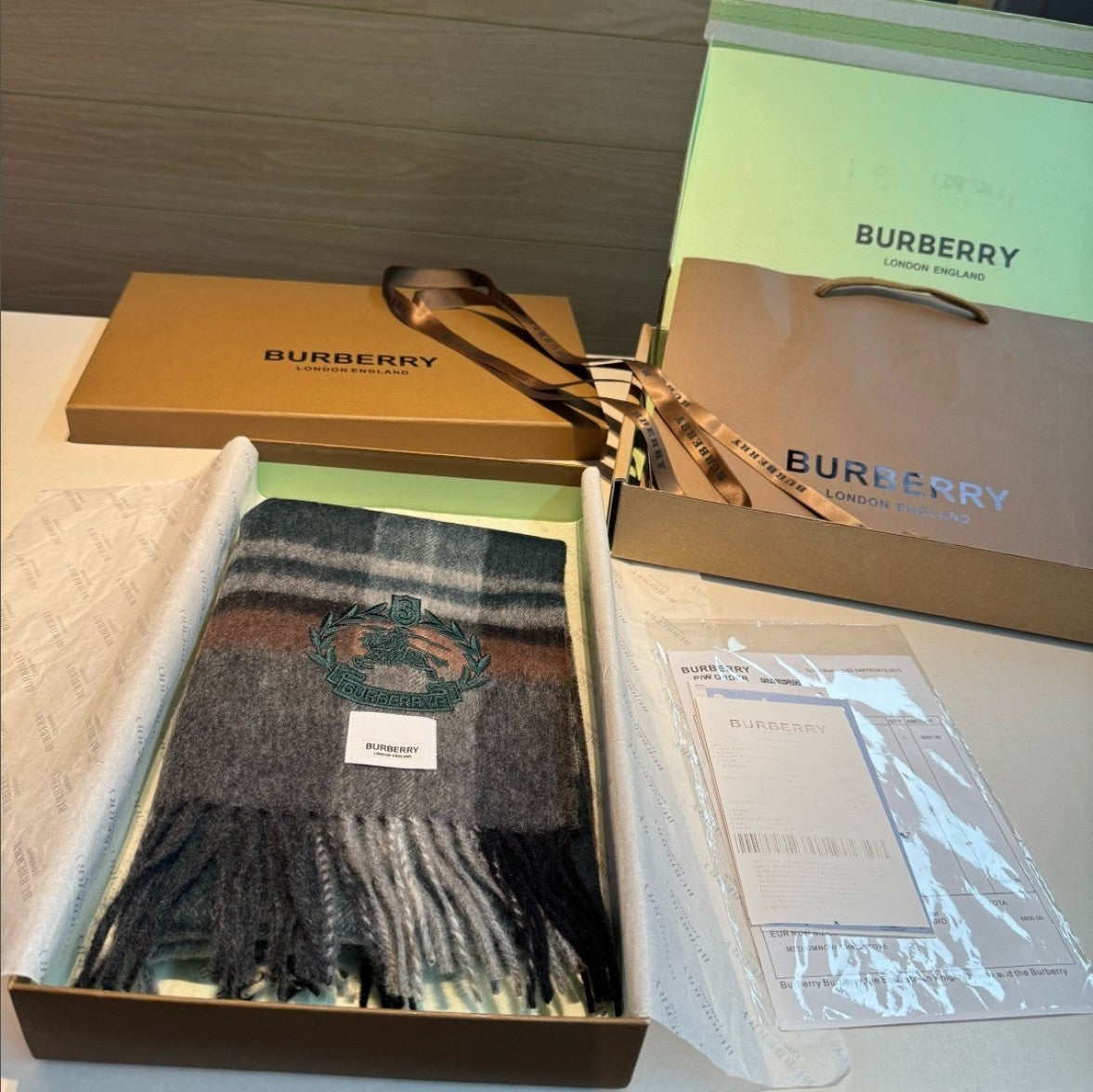 버버리 자수 로고 캐시미어 머플러