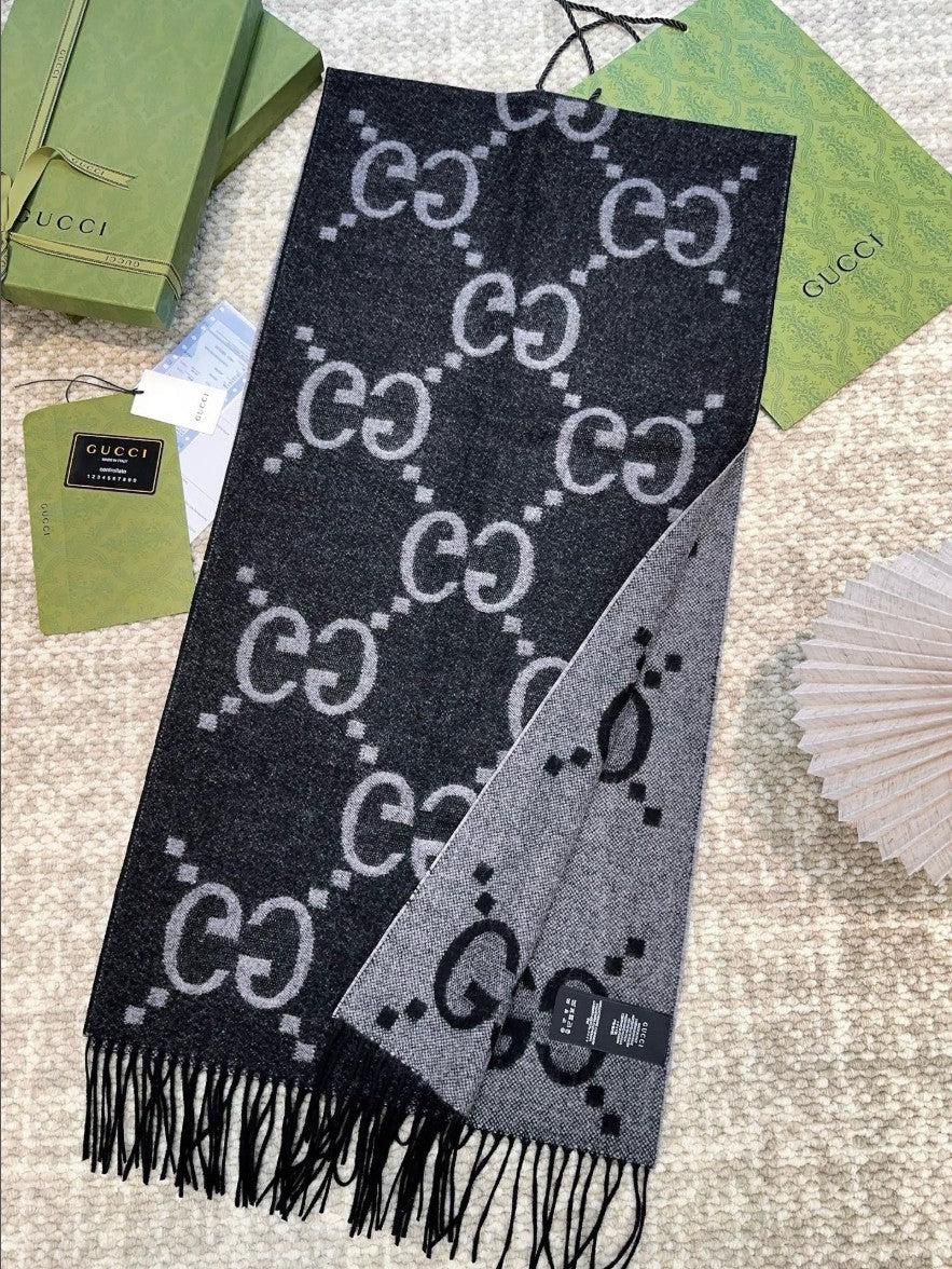 구찌 GG 빅 로고 캐시미어 머플러