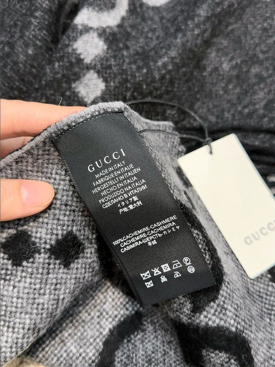 구찌 GG 빅 로고 캐시미어 머플러