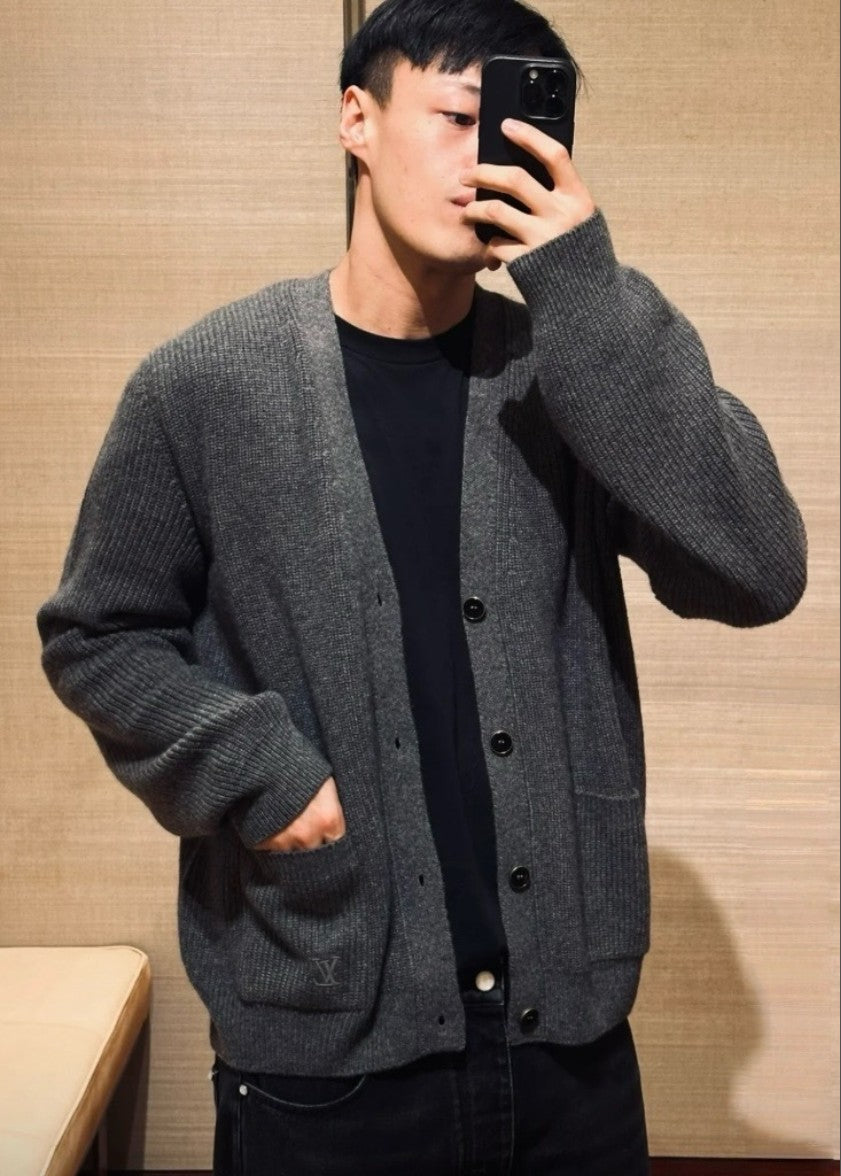 루이비통 LV 자수 로고 가디건