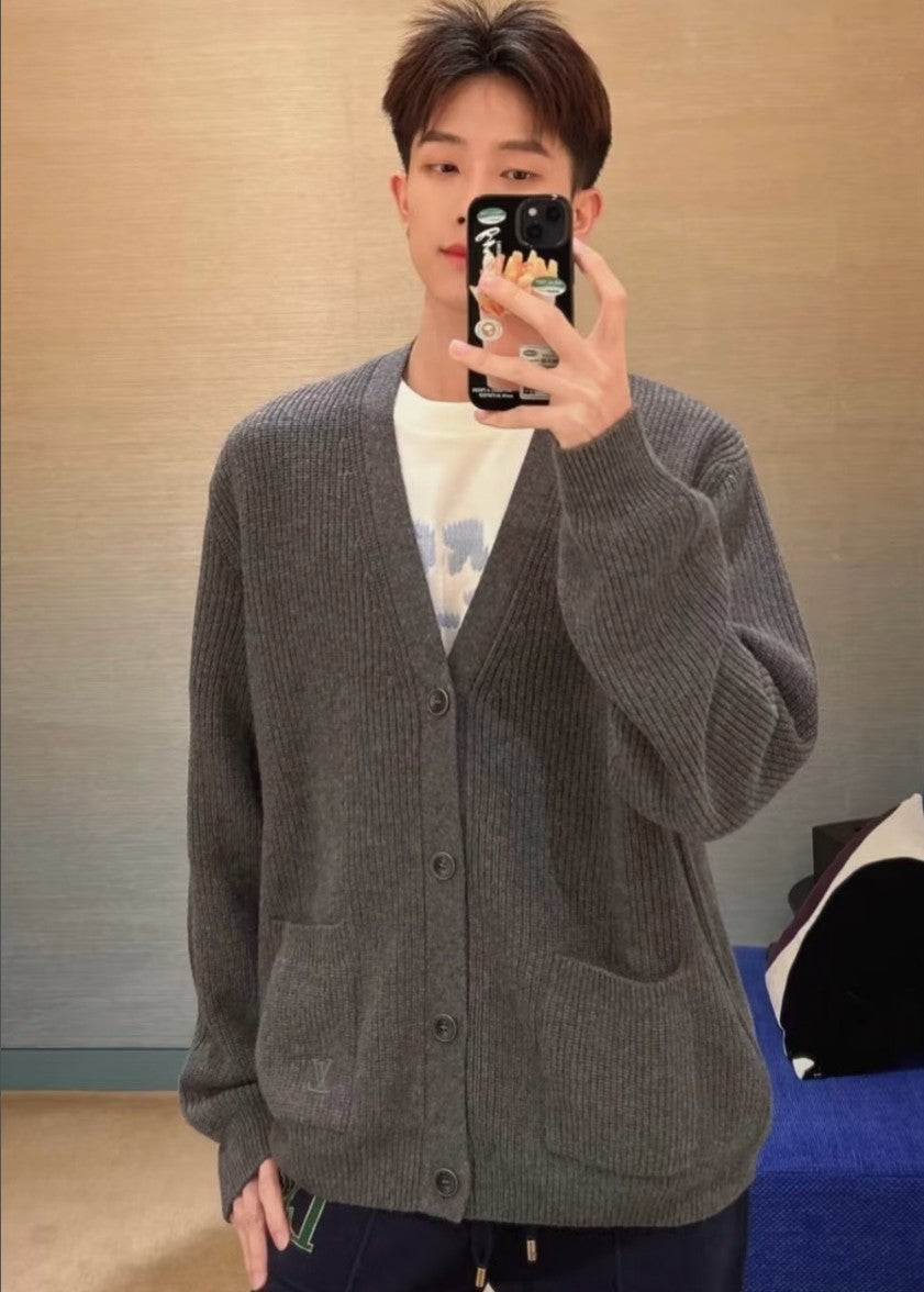 루이비통 LV 자수 로고 가디건